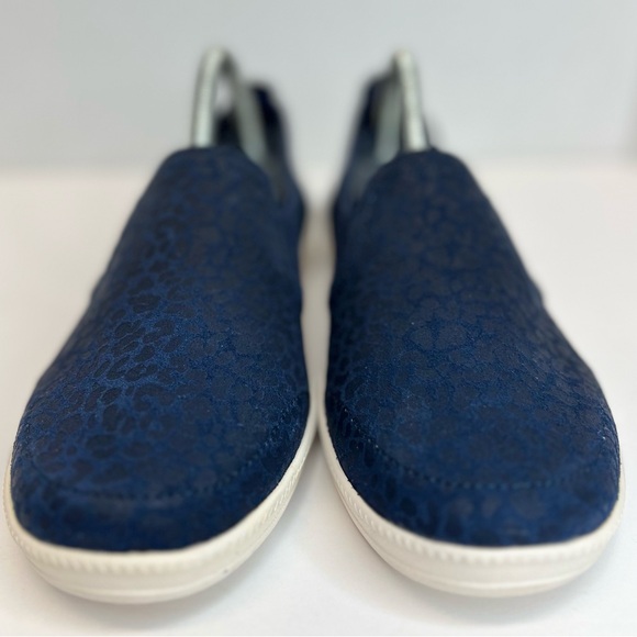 Skechers Madison Ave Womens Slip On Sneakers W/Memory Foam Navy Sz 9 NWOB - Picture 3 of 16